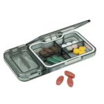 LOCAMED PILULIER DE VOYAGE AVEC COUPE COMPRIMES INTEGRE NOIR